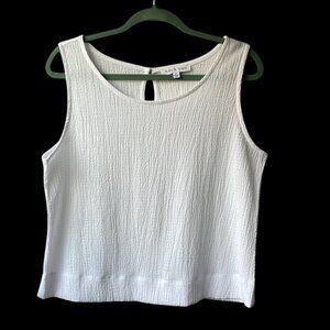 NWOT Ruby & Wren White Sleeveless Top Size M
